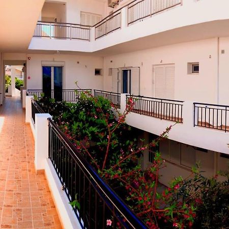 Ενοικιαζόμενα Δωμάτια Γεωργία Σταμούλου Roviai Exteriör bild