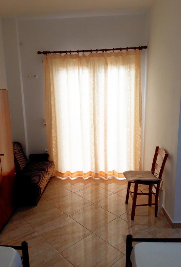 Ενοικιαζόμενα Δωμάτια Γεωργία Σταμούλου Roviai Exteriör bild