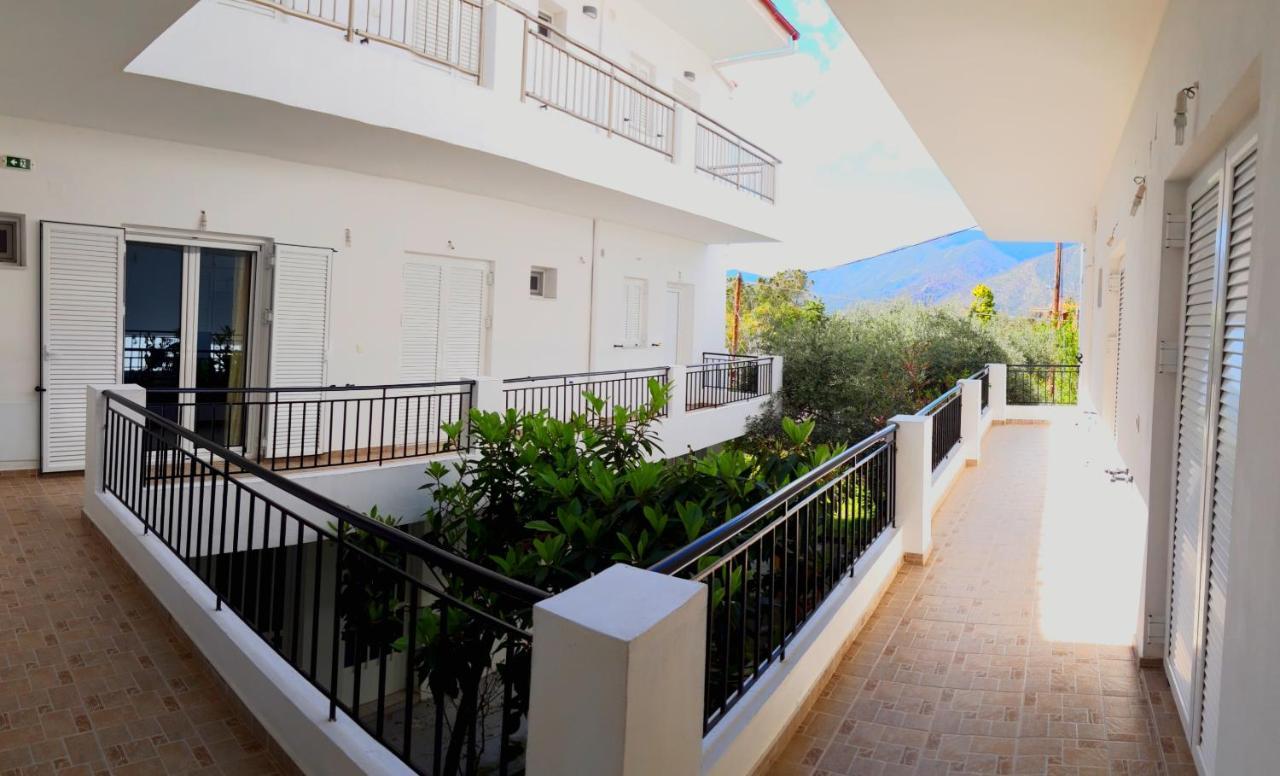 Ενοικιαζόμενα Δωμάτια Γεωργία Σταμούλου Roviai Exteriör bild