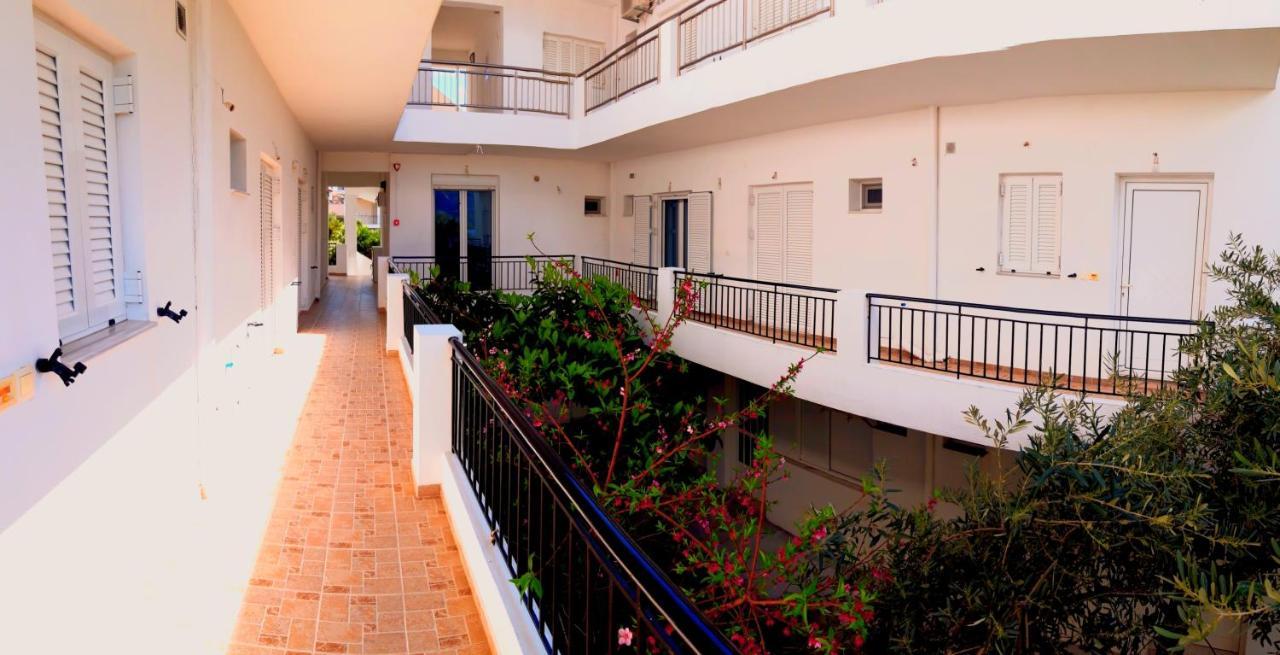 Ενοικιαζόμενα Δωμάτια Γεωργία Σταμούλου Roviai Exteriör bild